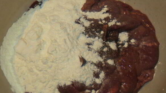 ШАГ 5. куриная печень с солеными огурцами в мв-скороварке