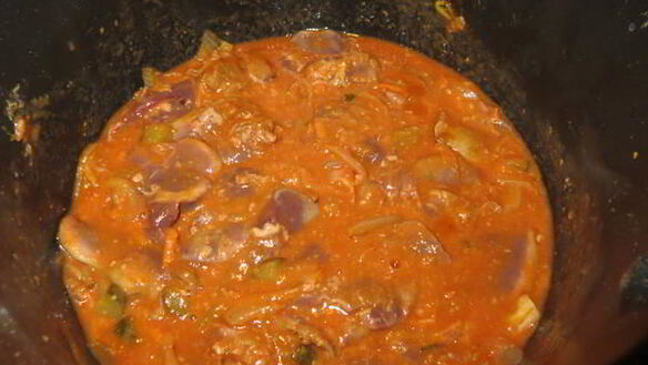 ШАГ 9. куриная печень с солеными огурцами в мв-скороварке