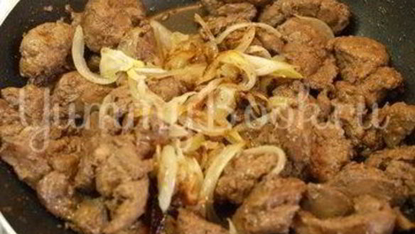 ШАГ 4. куриная печень с сыром в горшочке