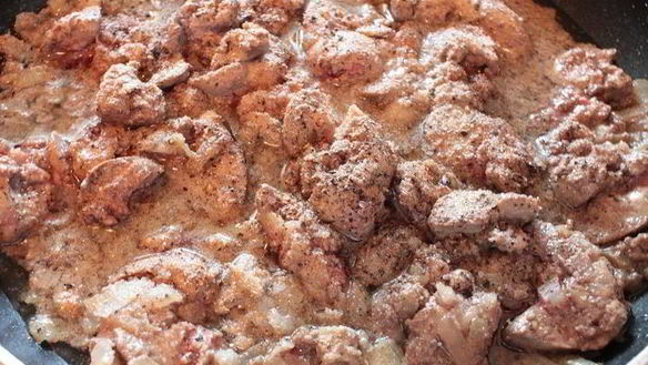 ШАГ 2. куриная печень в ароматном соусе