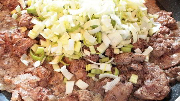 ШАГ 3. куриная печень в ароматном соусе