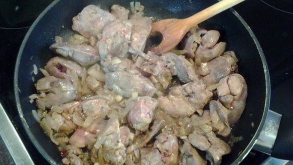 ШАГ 2. куриная печень в яблочно-сметанном соусе