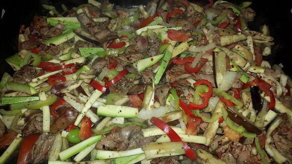 ШАГ 5. куриная печень, запеченная с овощами