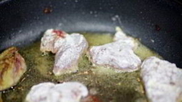 ШАГ 6. куриная печень, жареная с луком