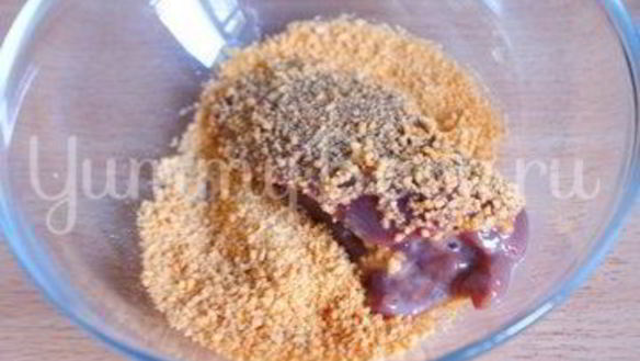 ШАГ 3. куриная печень, жареная в панировочных сухарях