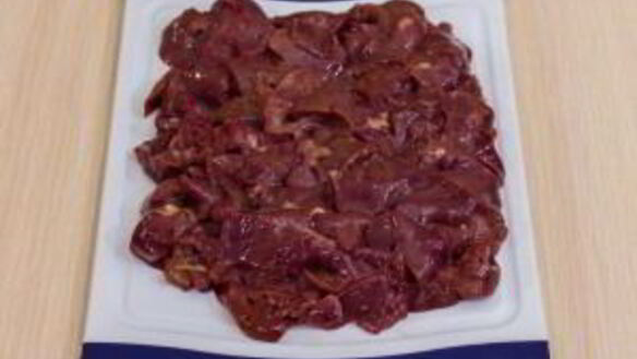 ШАГ 3. куриная печень, жаренная с грибами и гречкой