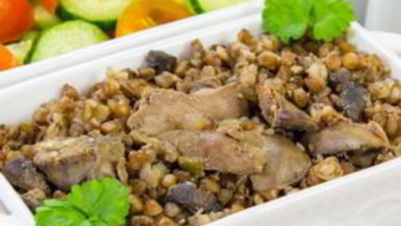 ШАГ 10. куриная печень, жаренная с грибами и гречкой