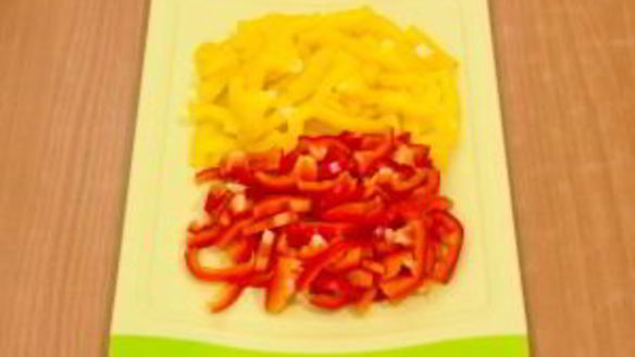 ШАГ 2. куриная печень, жаренная с луком и болгарским перцем