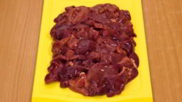 ШАГ 3. куриная печень, жаренная с луком и болгарским перцем