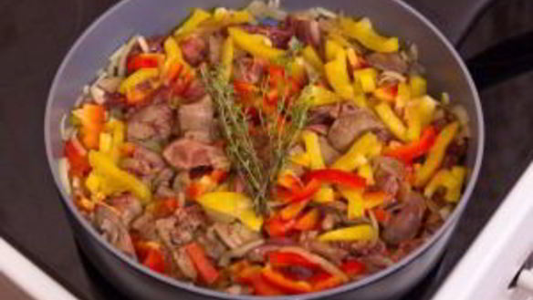 ШАГ 7. куриная печень, жаренная с луком и болгарским перцем