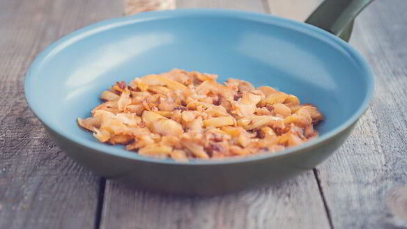 ШАГ 4. куриная печенка с яблоками