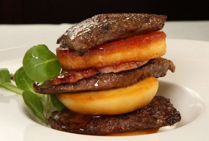 Нежная телячья печень с яблоками