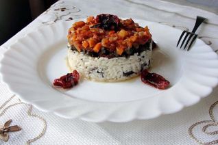 Печень говяжья маринованная в белом вине и прованских травах под томатно-овощным соусом