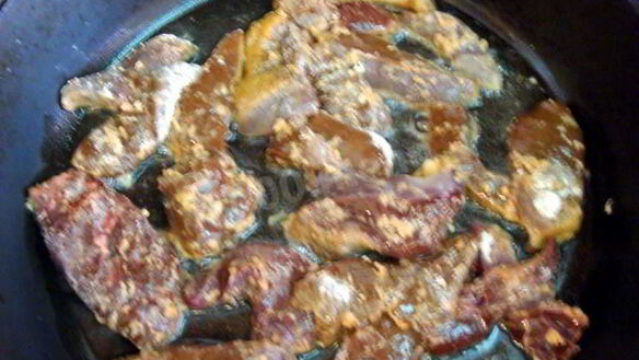 ШАГ 6. печень говяжья по-строгановски классически