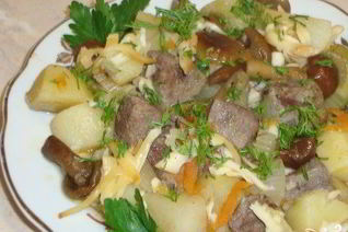 Печень говяжья тушеная