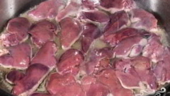 ШАГ 2. печень индейки с яблоками