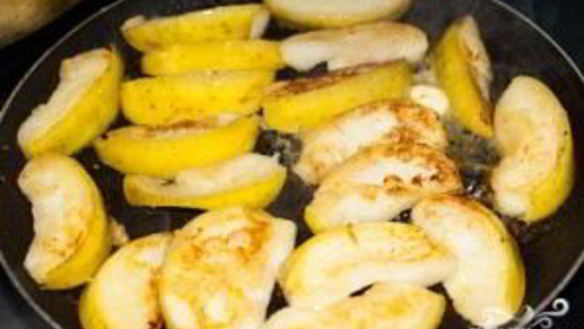 ШАГ 5. печень индейки с яблоками