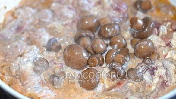 ШАГ 5. печень индейки тушеная с курагой и черносливом