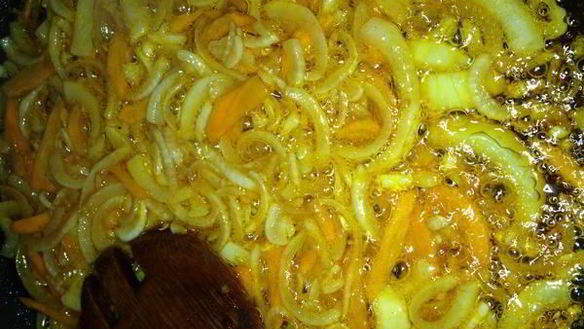 ШАГ 3. печень куриная, тушеная с карри