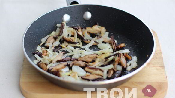 ШАГ 3. печень с грибами