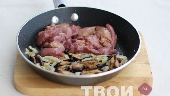 ШАГ 4. печень с грибами