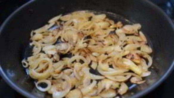 ШАГ 3. печень с луком и яблоками