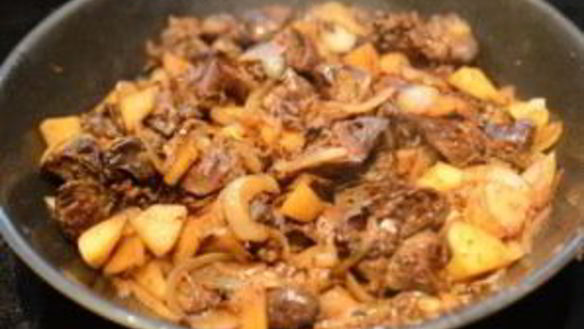 ШАГ 4. печень с луком и яблоками