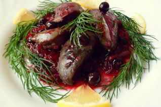 Печень с соусом из черной смородины