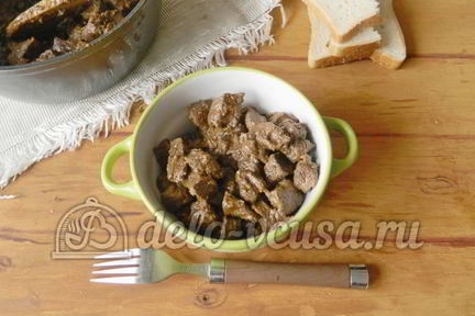 Печень свиная тушеная в сметане