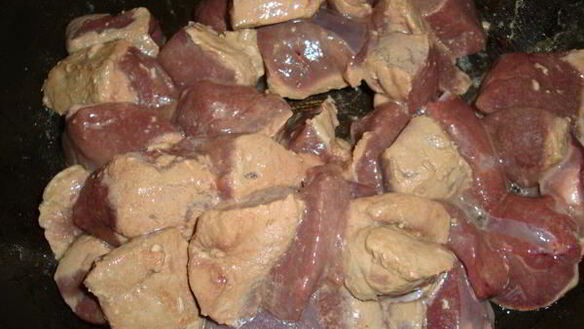 ШАГ 2. печень тушеная