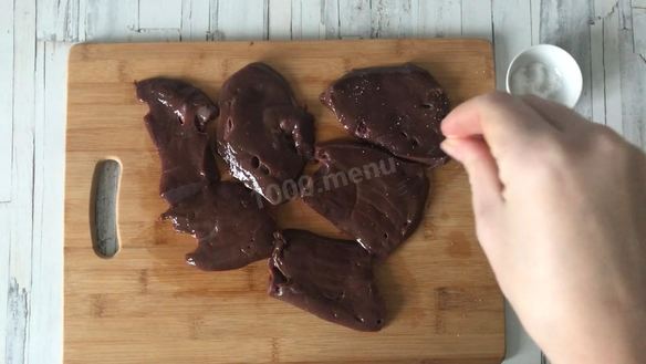 ШАГ 3. печень в муке