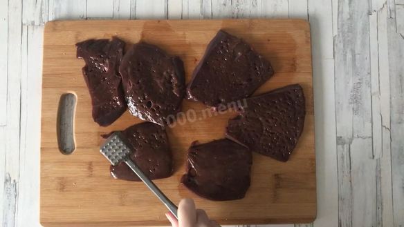 ШАГ 4. печень в муке