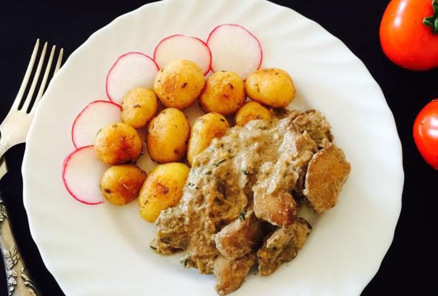 Печень в сметанном соусе с эстрагоном