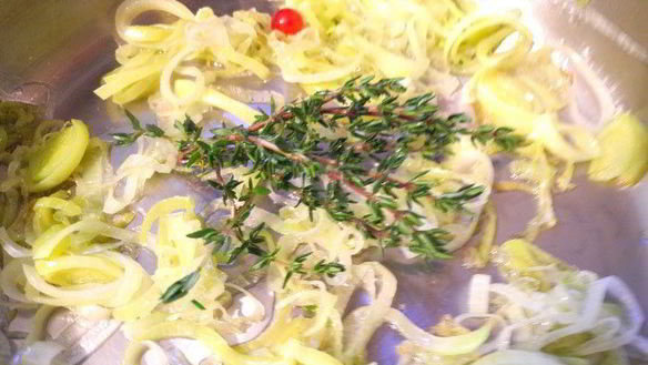 ШАГ 4. печенка в кафтане из слоеного теста