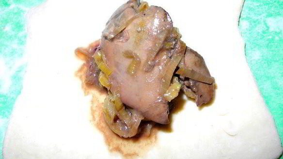 ШАГ 5. печенка в кафтане из слоеного теста