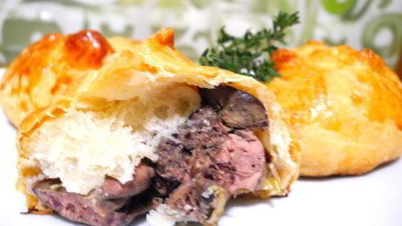 ШАГ 7. печенка в кафтане из слоеного теста