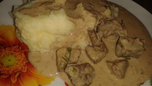 ШАГ 5. печенка в сырном соусе