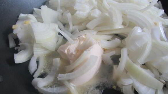 ШАГ 4. печеночные шарики с жареным луком в фисташках