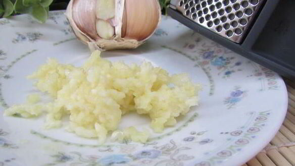 ШАГ 5. печеночные шарики с жареным луком в фисташках