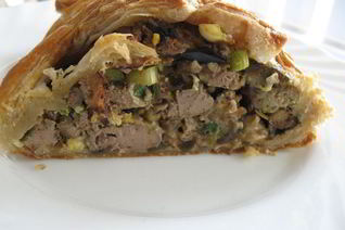 Плетенка из слоеного теста, с баклажанами и куриной печенью