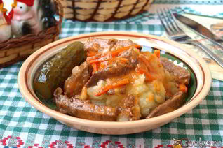 Свиная печень в сметанно-томатном соусе