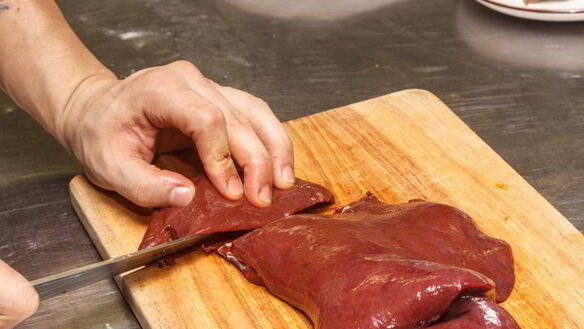 ШАГ 2. телячья печень