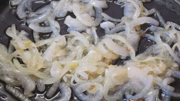 ШАГ 3. жареная куриная печень с кинзой