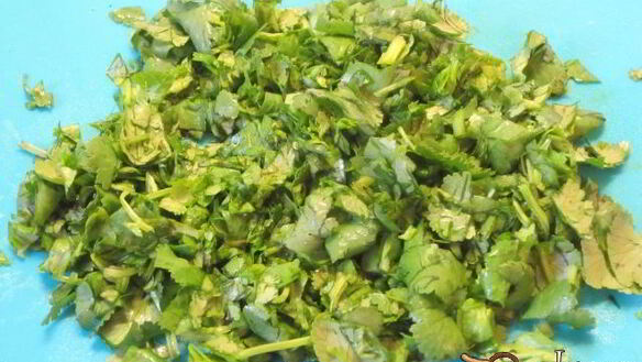 ШАГ 5. жареная куриная печень с кинзой