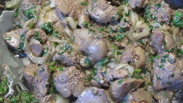 ШАГ 7. жареная куриная печень с кинзой