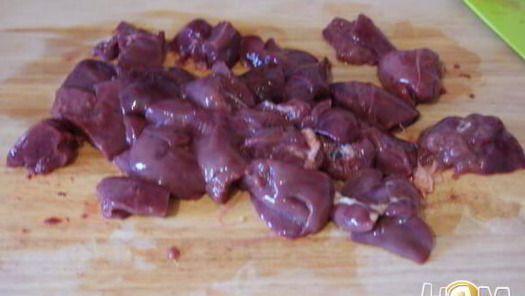 ШАГ 3. жареная куриная печень с сердечками
