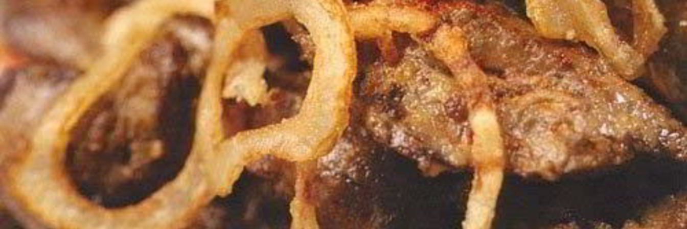 Жареная куриная печенка с луком и специями