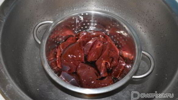 ШАГ 3. жареная печень, маринованная в соевом соусе