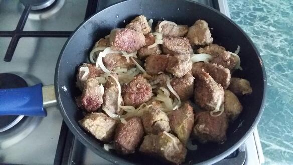 ШАГ 8. жареная печень с луком