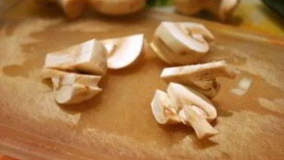 ШАГ 4. пельмени с грибами в горшочках